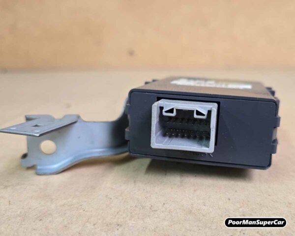 Lexus GS300 GS400 GS430 Network Gateway Control Module ECU OEM 89111-30010 (1997-2005) - Used - Image 3